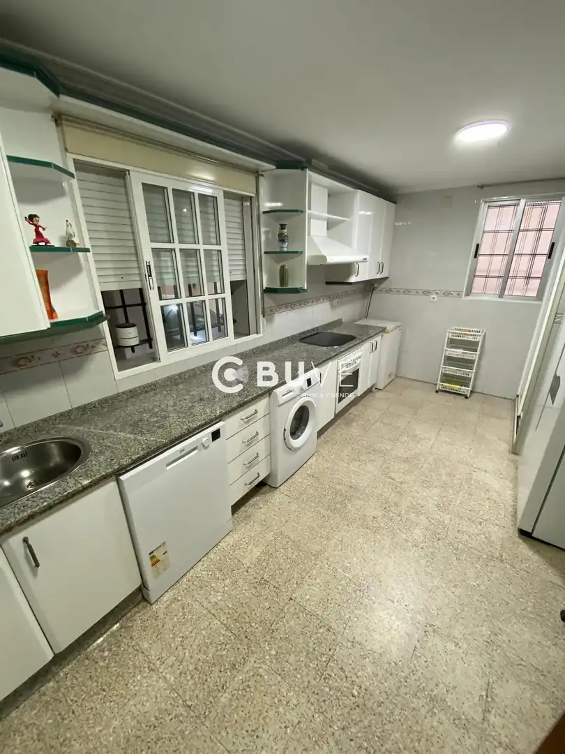 Cuina de Casa o xalet en venda en Alcalá de Guadaira amb Aire condicionat, Traster i Moblat