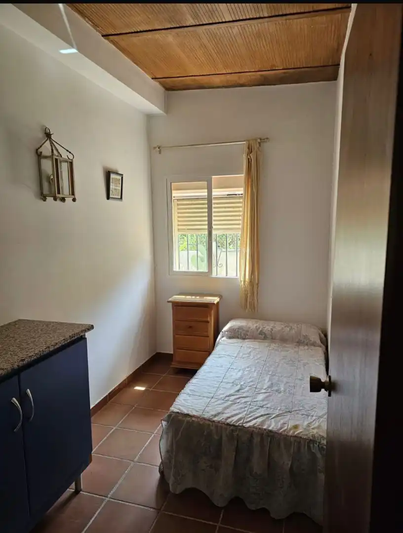 Schlafzimmer von Country house zum Verkauf in Estepona mit Privatgarten, Terrasse und Waschmaschine