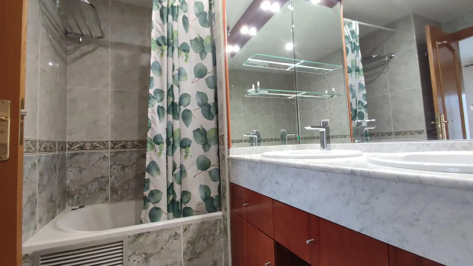 Baño de Casa adosada de alquiler en Zaragoza con Aire acondicionado, Calefacción y Jardín privado