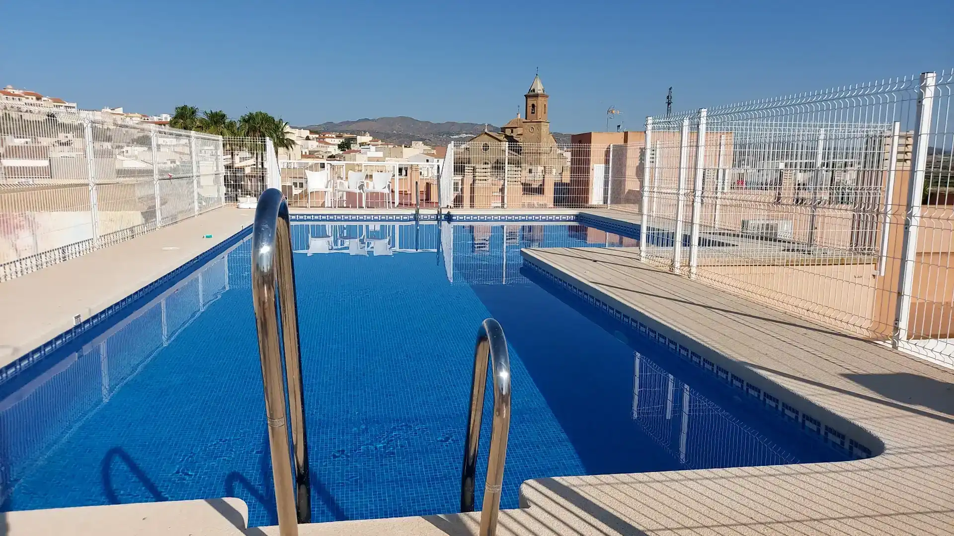 Schwimmbecken von Wohnungen zum Verkauf in Turre mit Klimaanlage