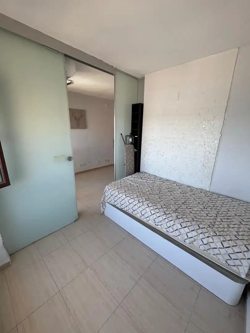 Habitación de Dúplex en venta en Benalmádena con Aire acondicionado, Terraza y Piscina comunitaria