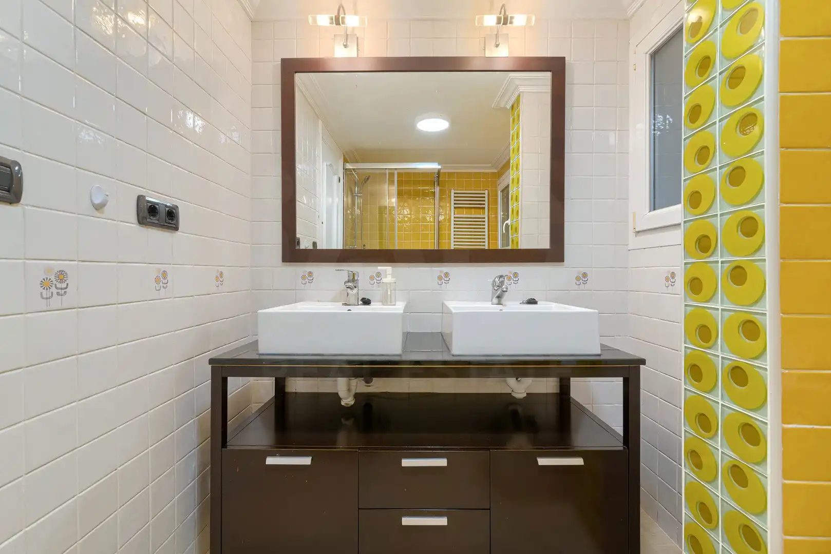 Bathroom of Flat for sale in Bilbao 