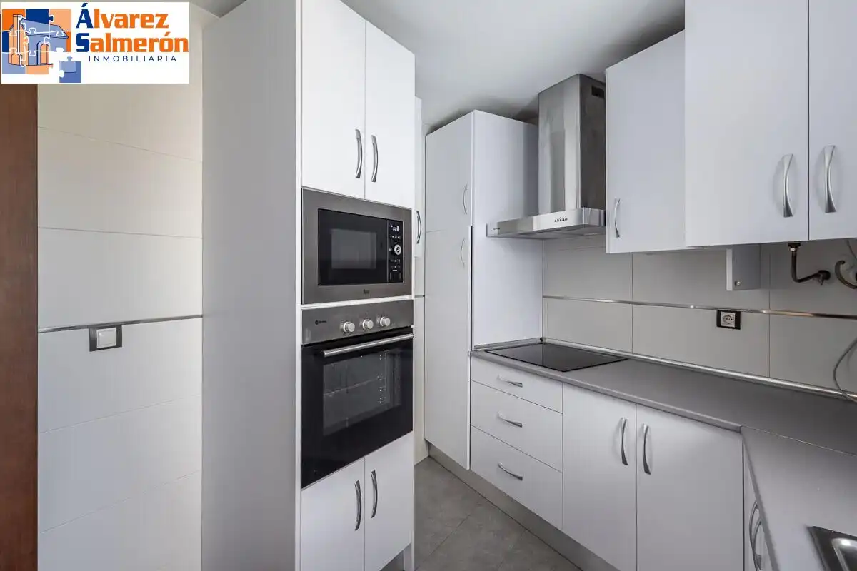 Kitchen of Flat for sale in La Zubia  with Air Conditioner and Storage room