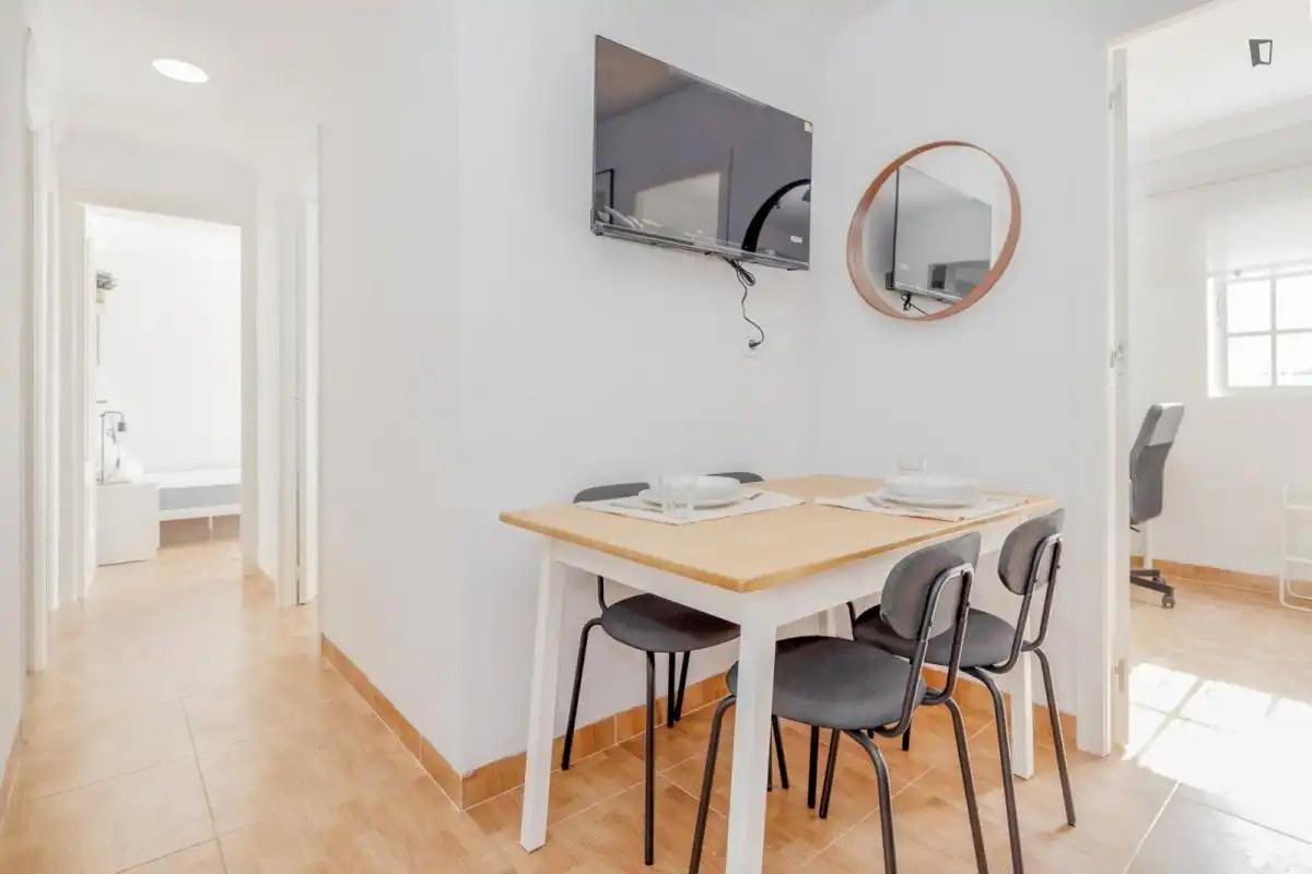 Menjador de Apartament per a compartir en Jerez de la Frontera amb Moblat, Rentadora i Microones