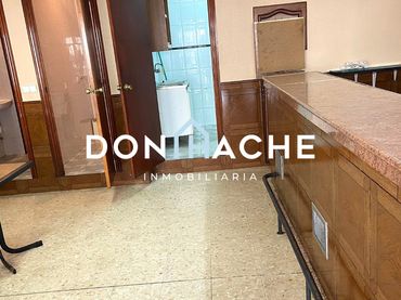 Local comercial en venda a Este