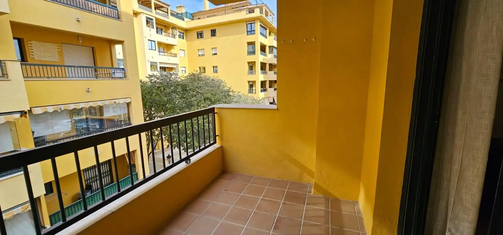 Terrasse von Wohnung zur Miete in Marbella mit Privatgarten, Terrasse und Möbliert