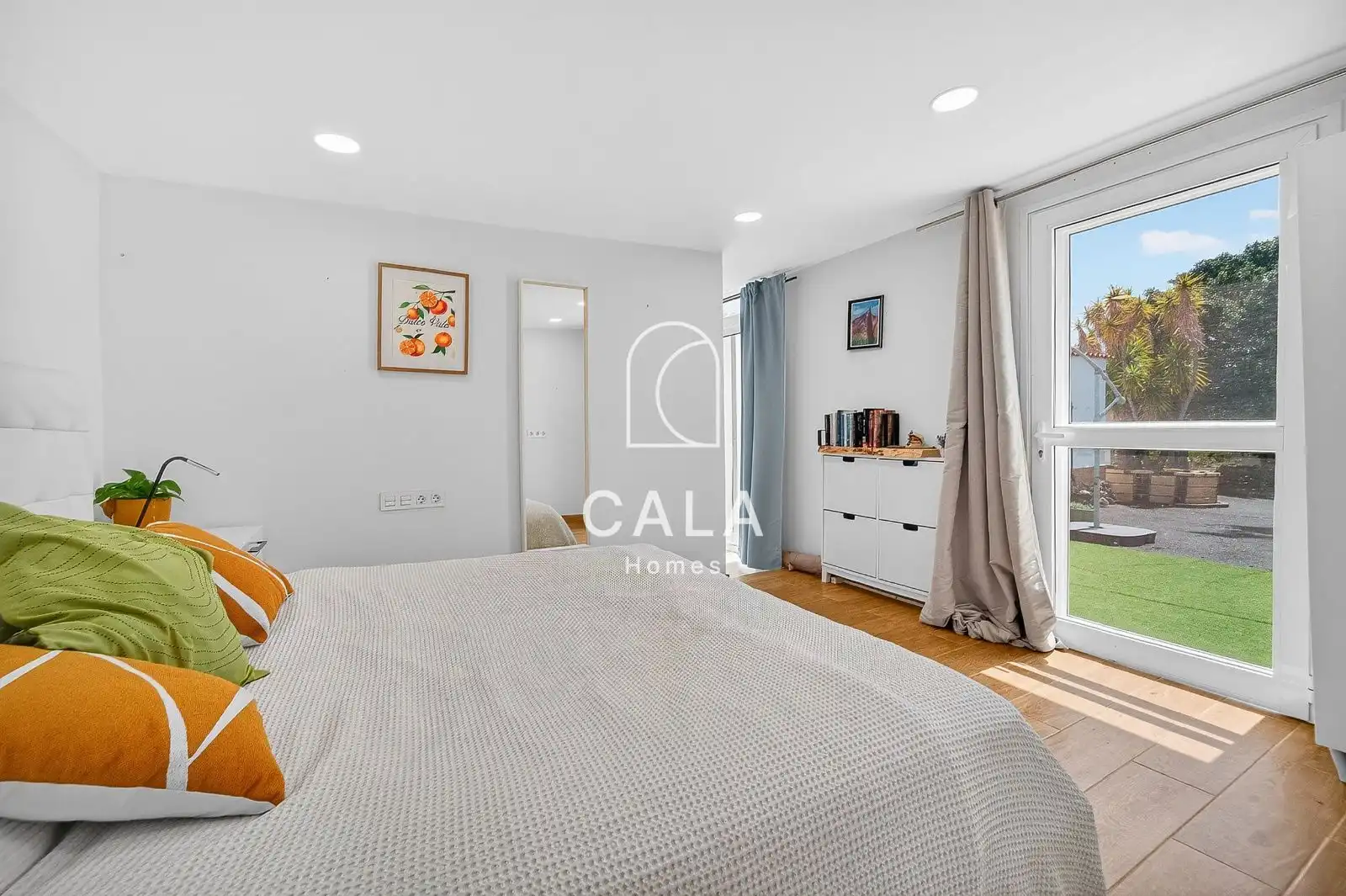 Dormitori de Casa o xalet en venda en Guía de Isora amb Aire condicionat, Calefacció i Jardí privat