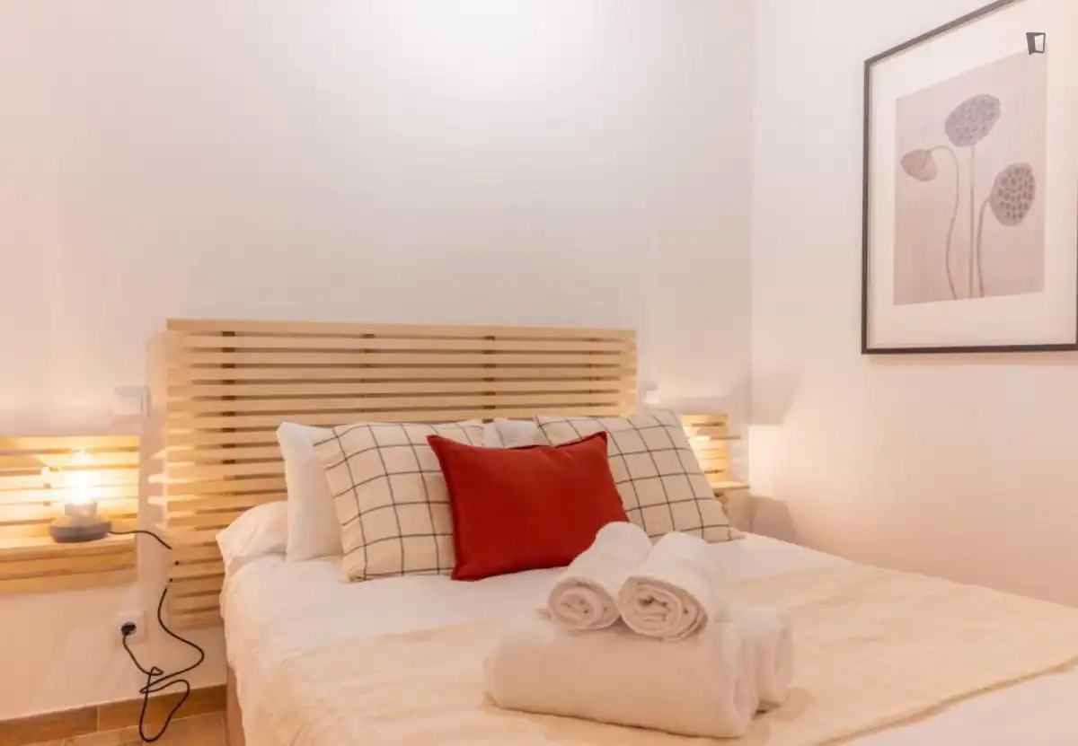 Dormitori de Apartament de lloguer en Madrid amb Aire condicionat, Moblat i Rentadora