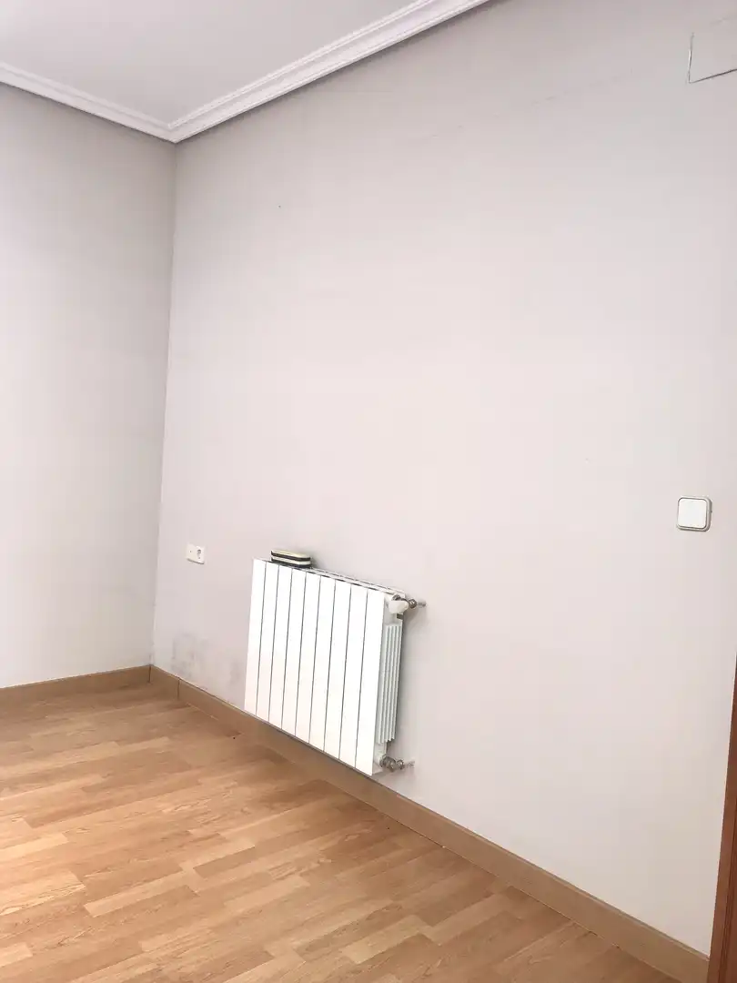 Habitación de Casa adosada en venta en Plasencia con Aire acondicionado, Calefacción y Jardín privado