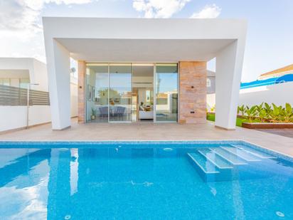 Piscina de Casa o xalet en venda en Torrevieja amb Aire condicionat, Calefacció i Jardí privat