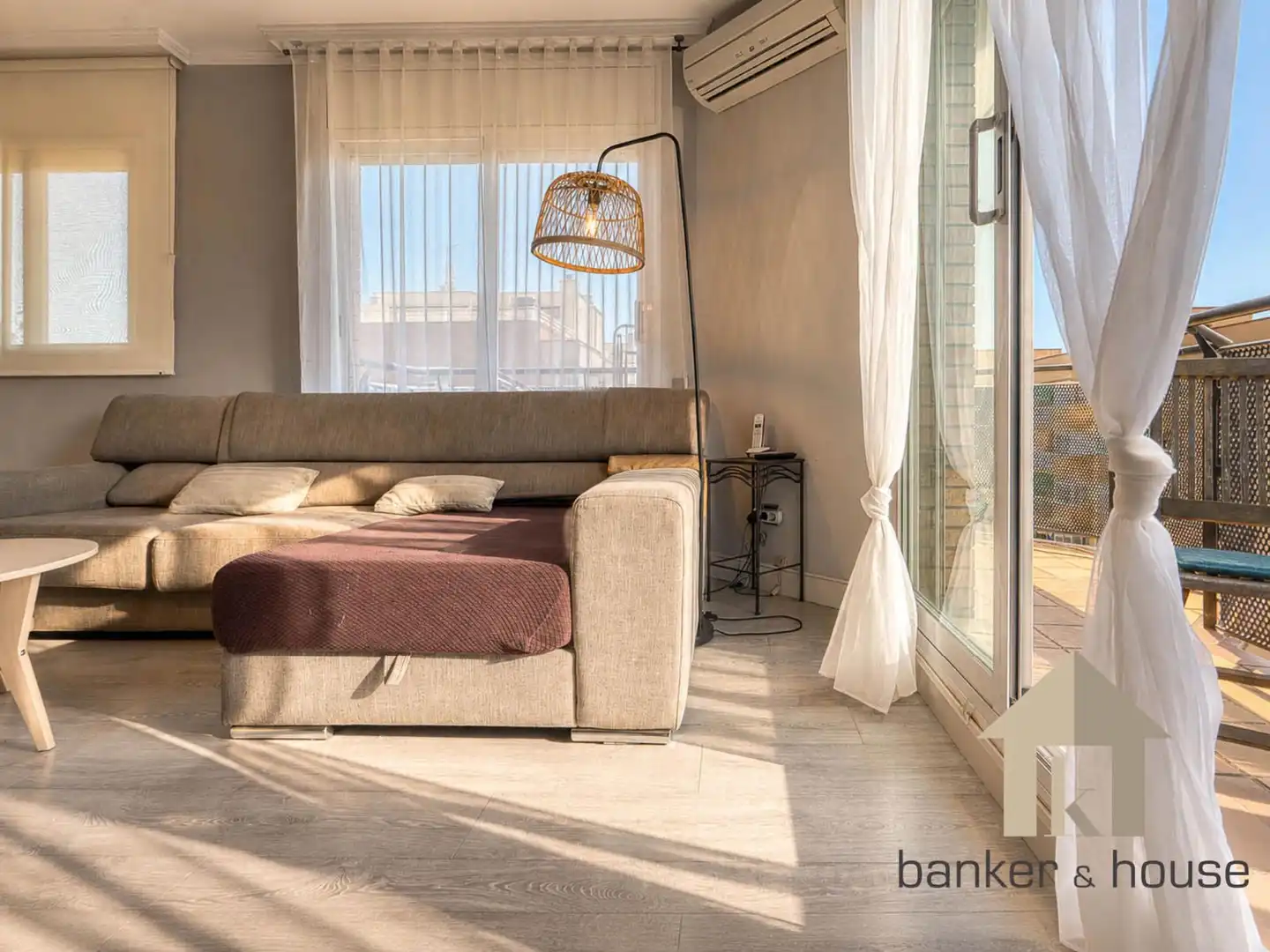 Schlafzimmer von Dachboden zum Verkauf in Barcelona mit Klimaanlage, Heizung und Terrasse