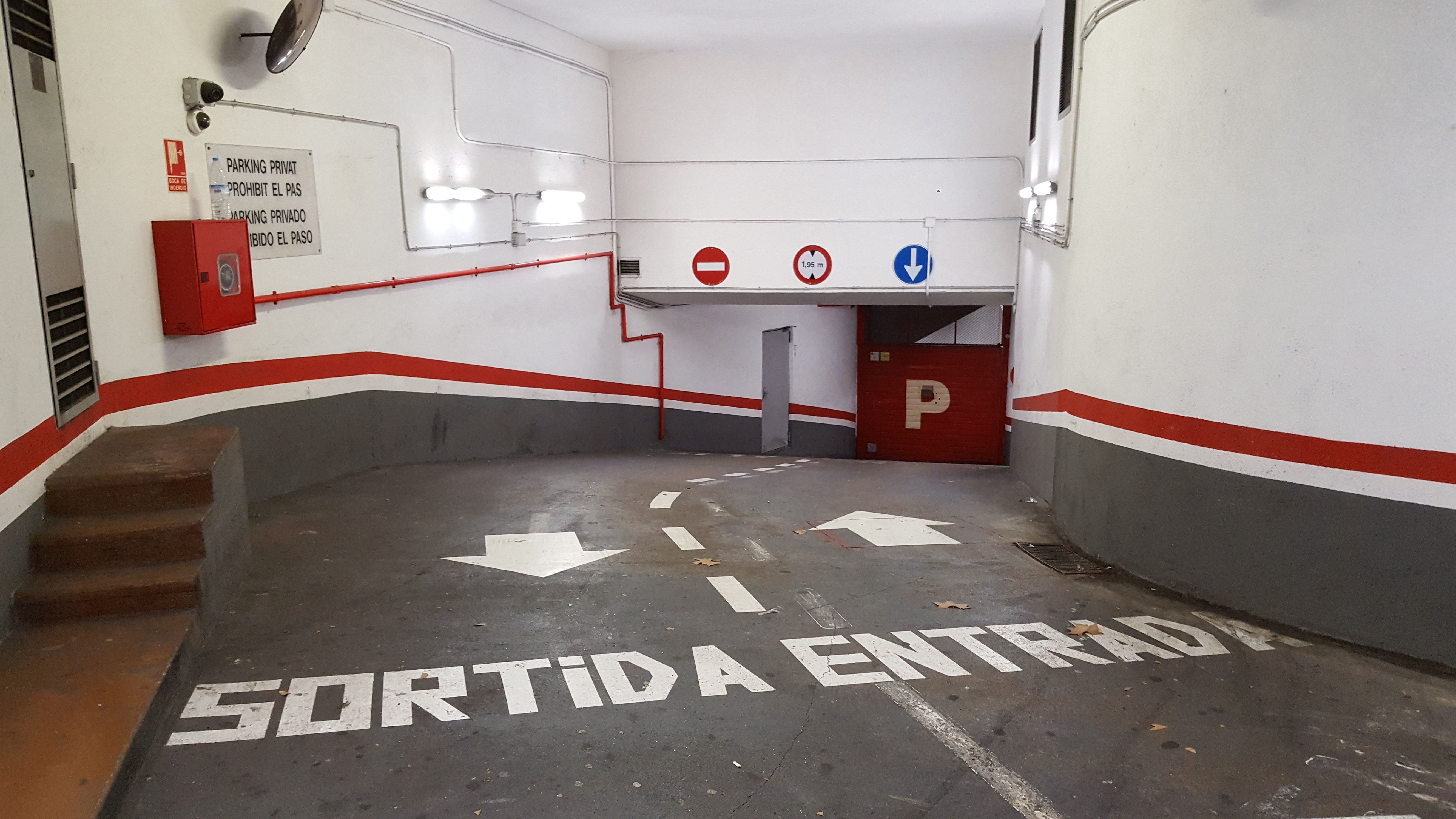 Aparcament de Garatge en venda en  Barcelona Capital amb Alarma