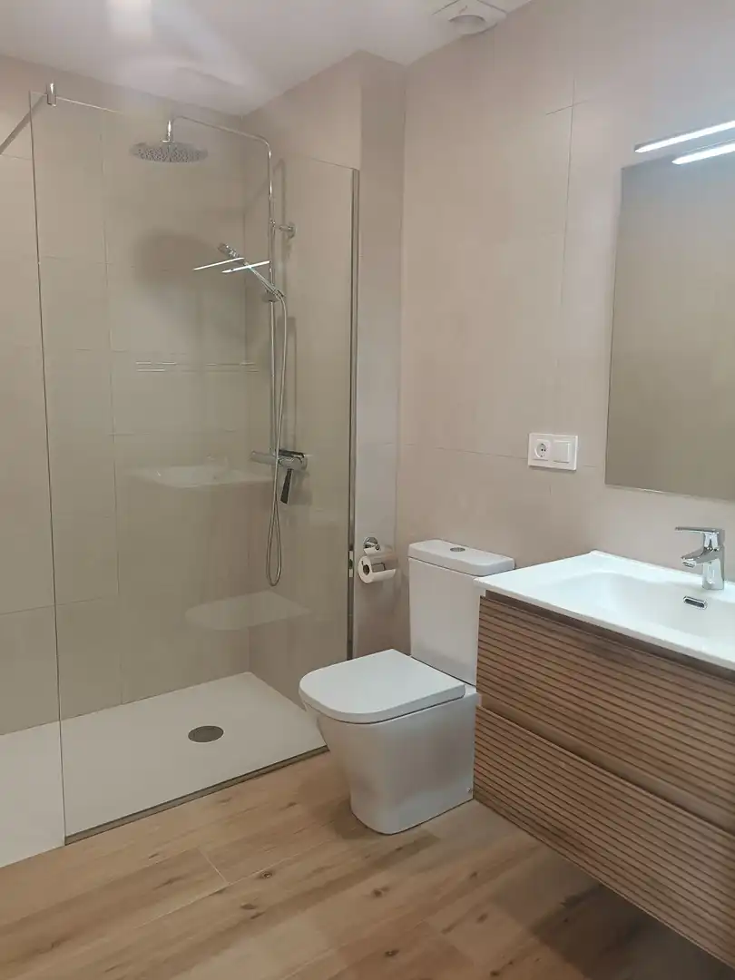 Bany de Casa o xalet de lloguer en Sant Aniol de Finestres amb Aire condicionat, Calefacció i Jardí privat