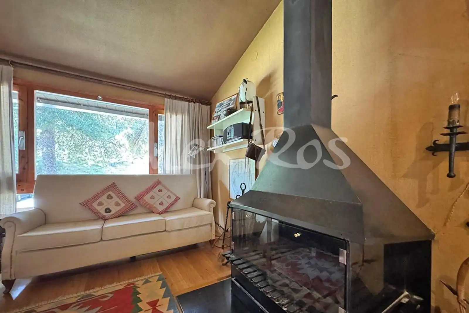 Sala d'estar de Casa o xalet en venda en Alp amb Calefacció