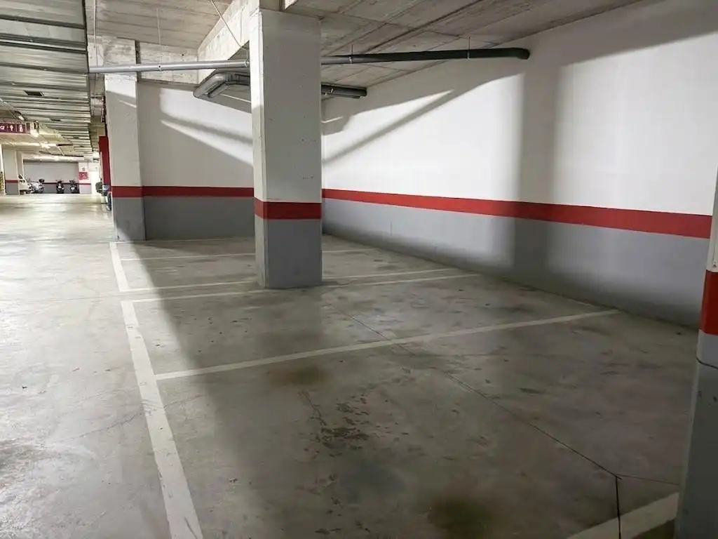 Parking de Piso en venta en Málaga con Aire acondicionado, Calefacción y Jardín privado