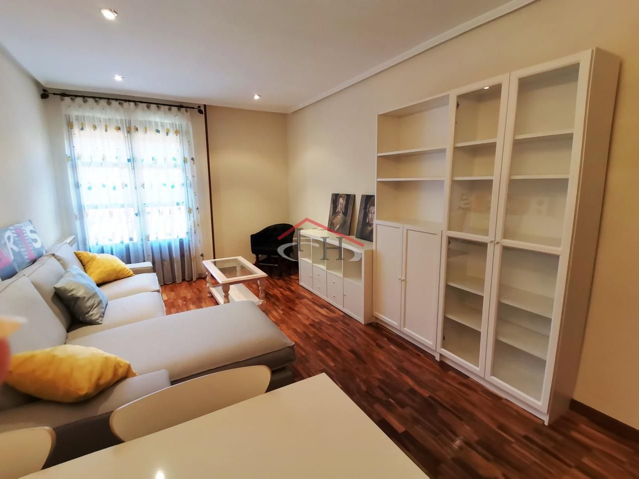 Sala d'estar de Pis de lloguer en León Capital  amb Calefacció, Parquet i Terrassa