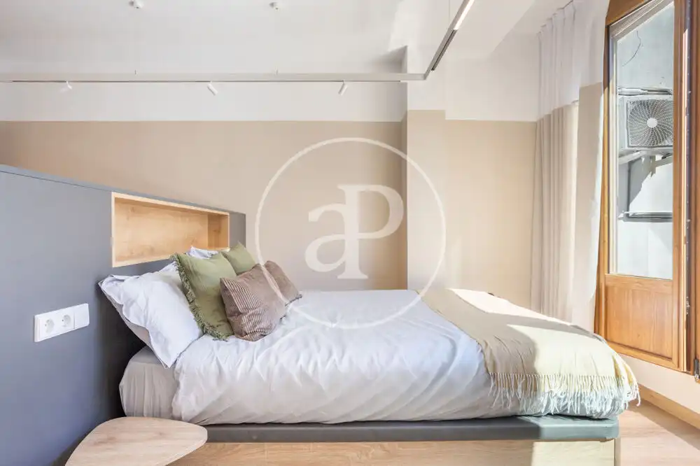 Schlafzimmer von Wohnung zur Miete in Valencia mit Klimaanlage, Heizung und Terrasse