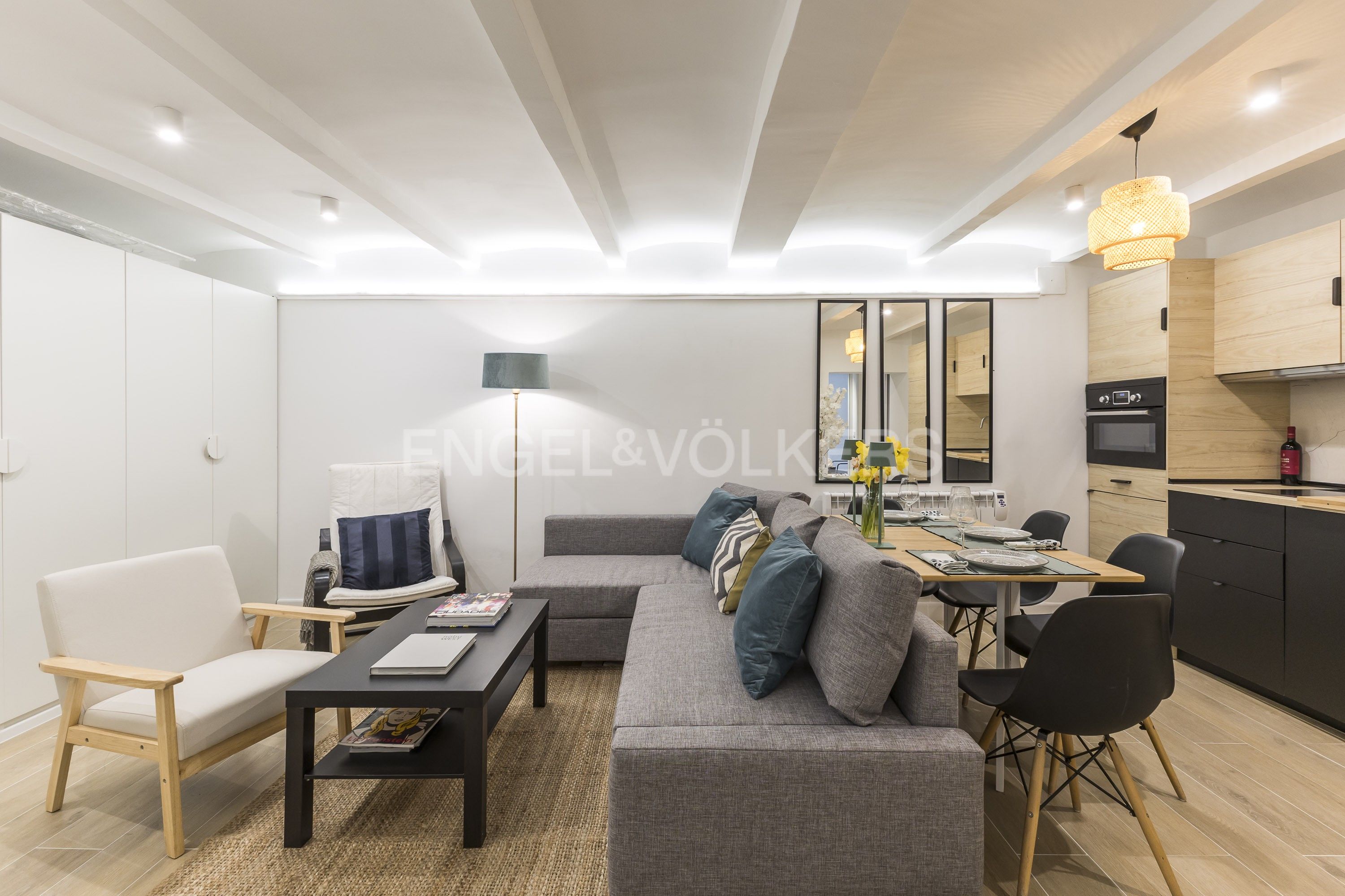 Sala d'estar de Apartament en venda en  Madrid Capital amb Calefacció i Terrassa