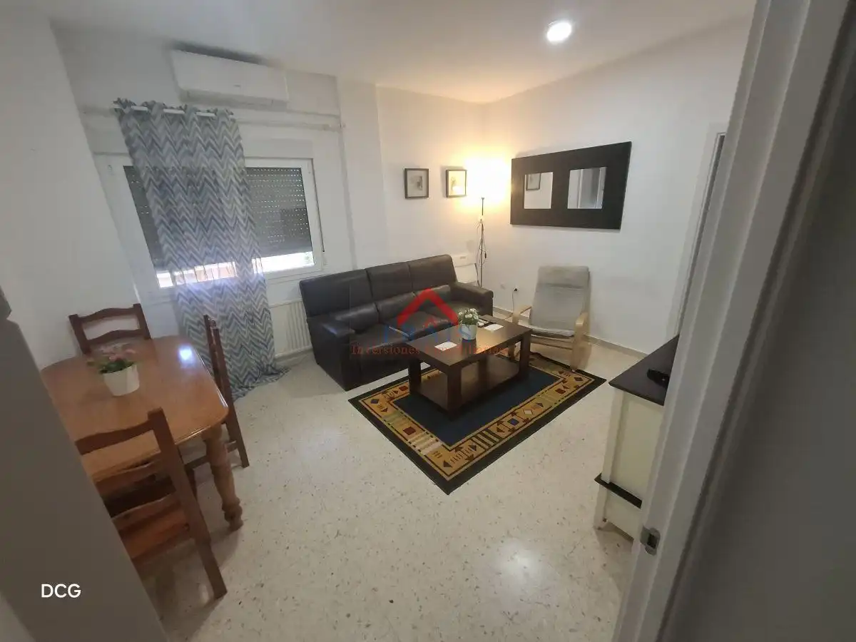 Flat for rent in Salesianos