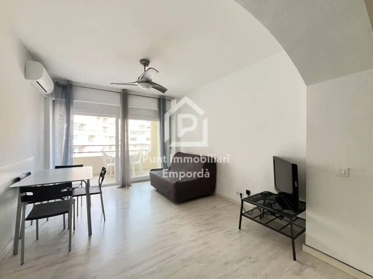 Exterior view of Study for sale in Roses  with Air Conditioner, Parquet flooring and Terrace