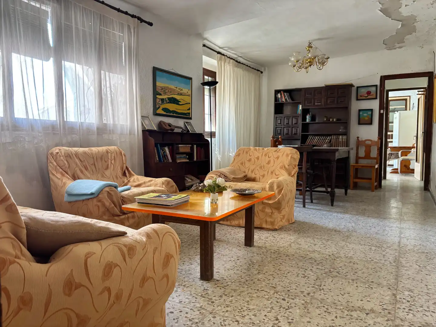 Sala d'estar de Casa o xalet en venda en Monegrillo amb Jardí privat, Terrassa i Moblat