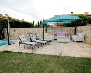 Jardí de Casa adosada en venda en Alovera amb Aire condicionat, Terrassa i Piscina