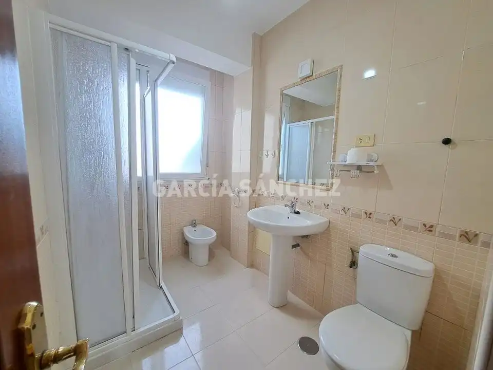 Badezimmer von Wohnung zum Verkauf in Boiro