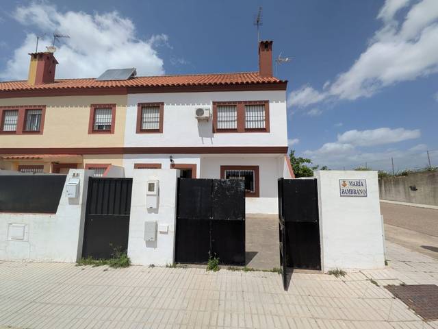 Casa adosada en Venta en Carrión de los Céspedes