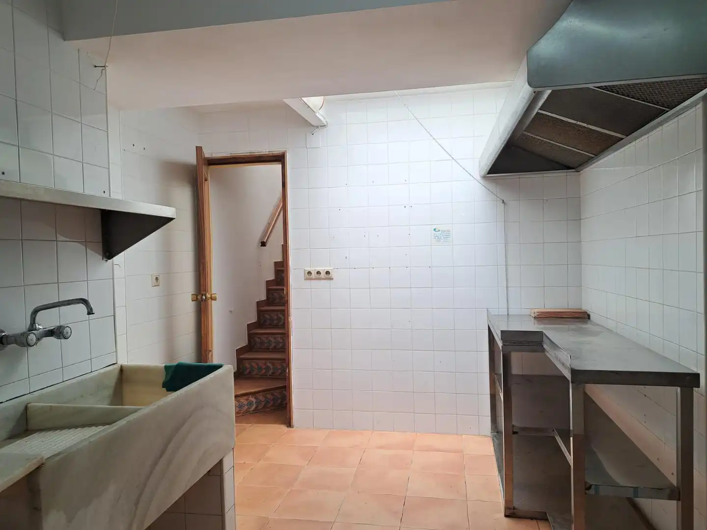 Cuina de Casa adosada en venda en Requena amb Terrassa, Traster i Balcó
