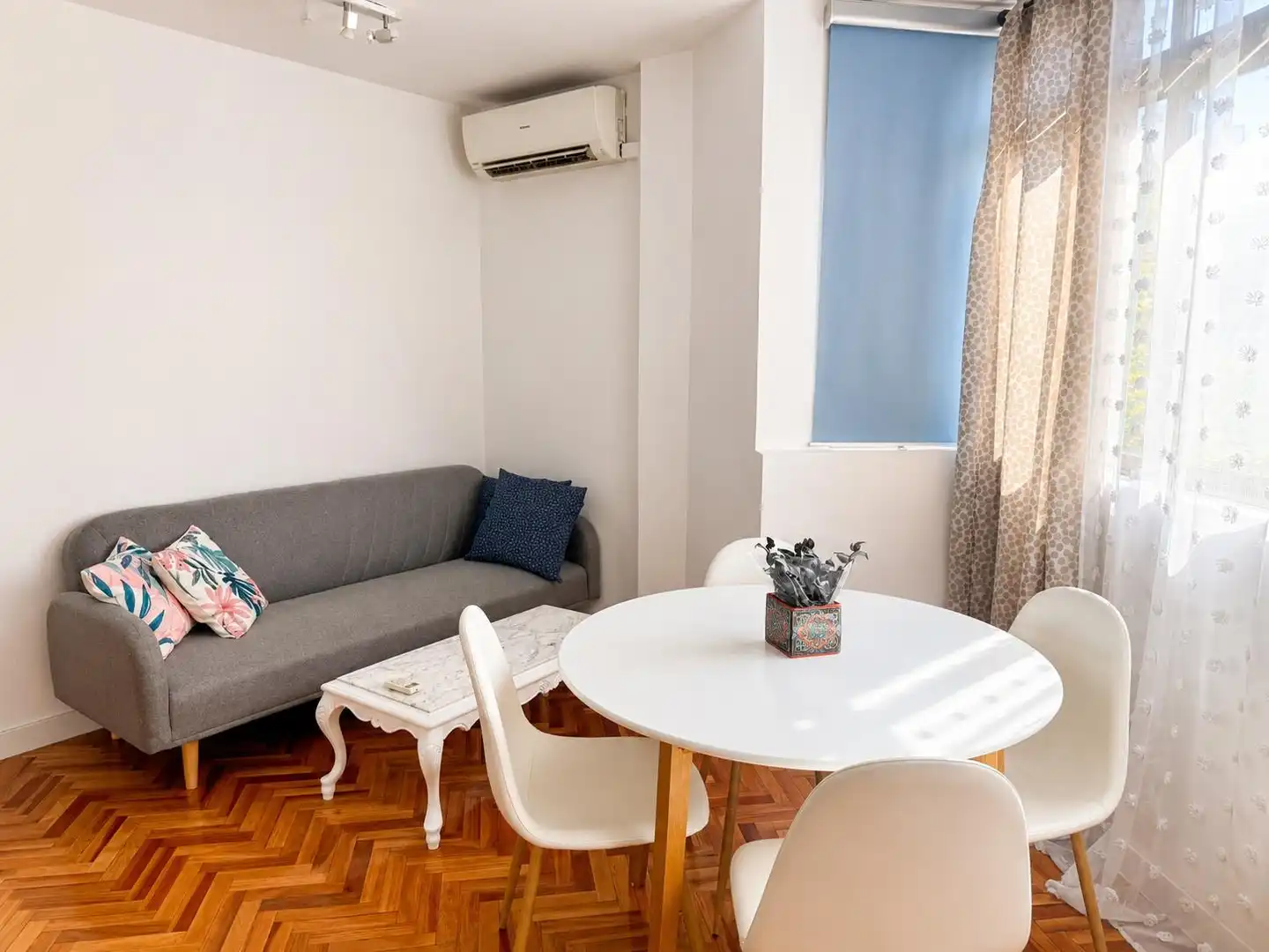 Living room of Flat for rent in Madrid  with Air Conditioner, Heating and Furnished
