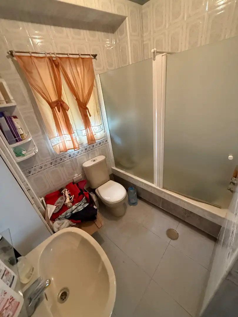 Bany de Casa o xalet en venda en Alcalá la Real amb Terrassa, Traster i Moblat