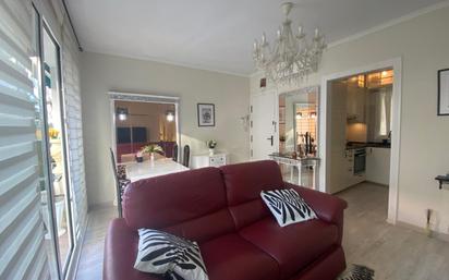 Living room of Flat for sale in Girona Capital  with Air Conditioner, Heating and Furnished