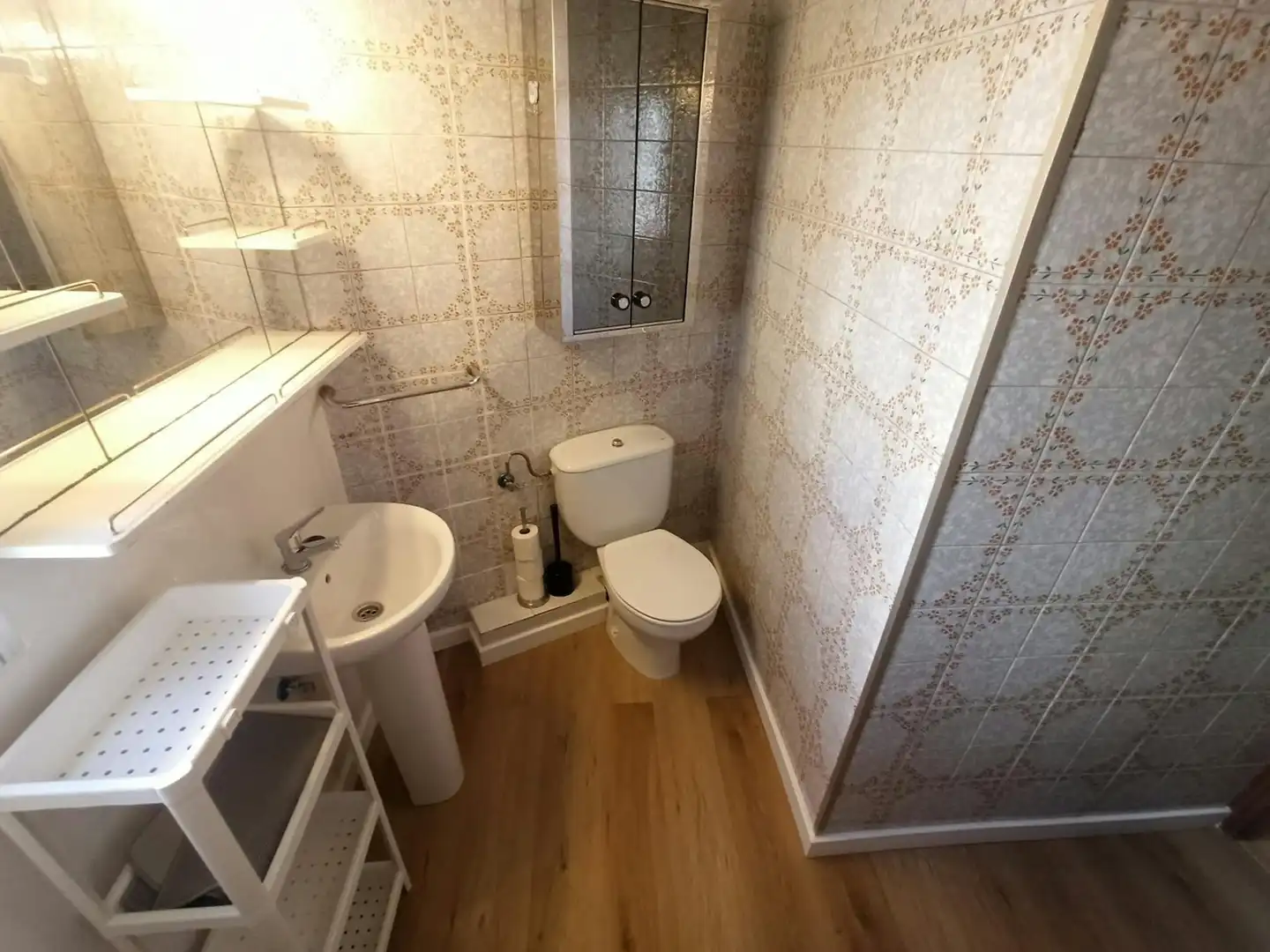 Bathroom of Flat for share in Madrid  with Heating, Furnished and Washing machine