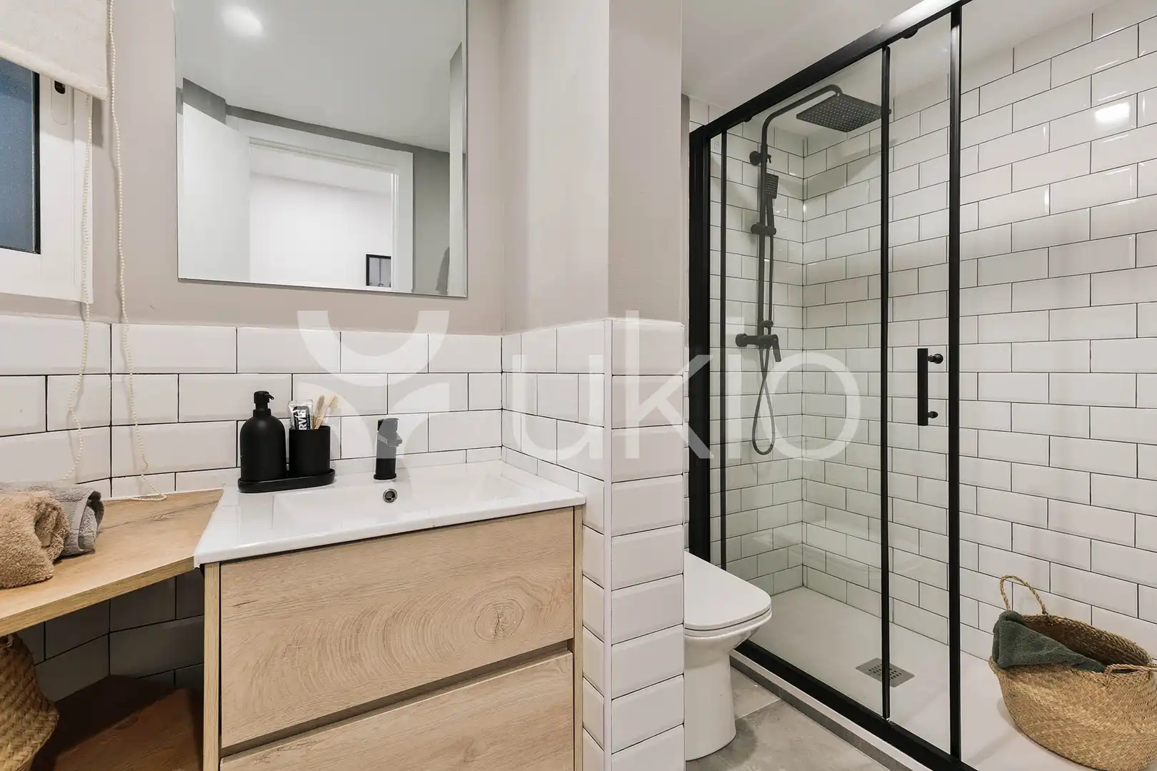 Bany de Apartament de lloguer en Barcelona amb Aire condicionat, Calefacció i Moblat