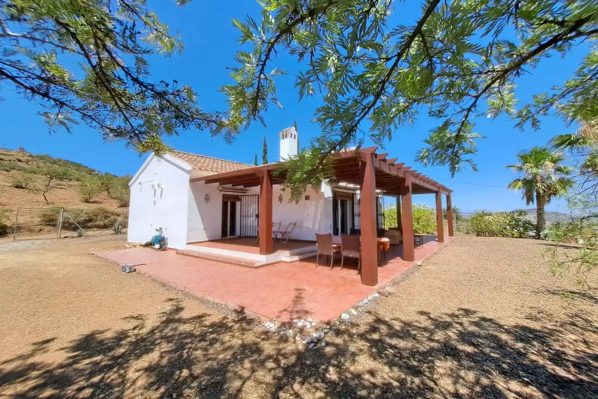 Vista exterior de Finca rústica en venda en Tolox amb Jardí privat, Terrassa i Piscina