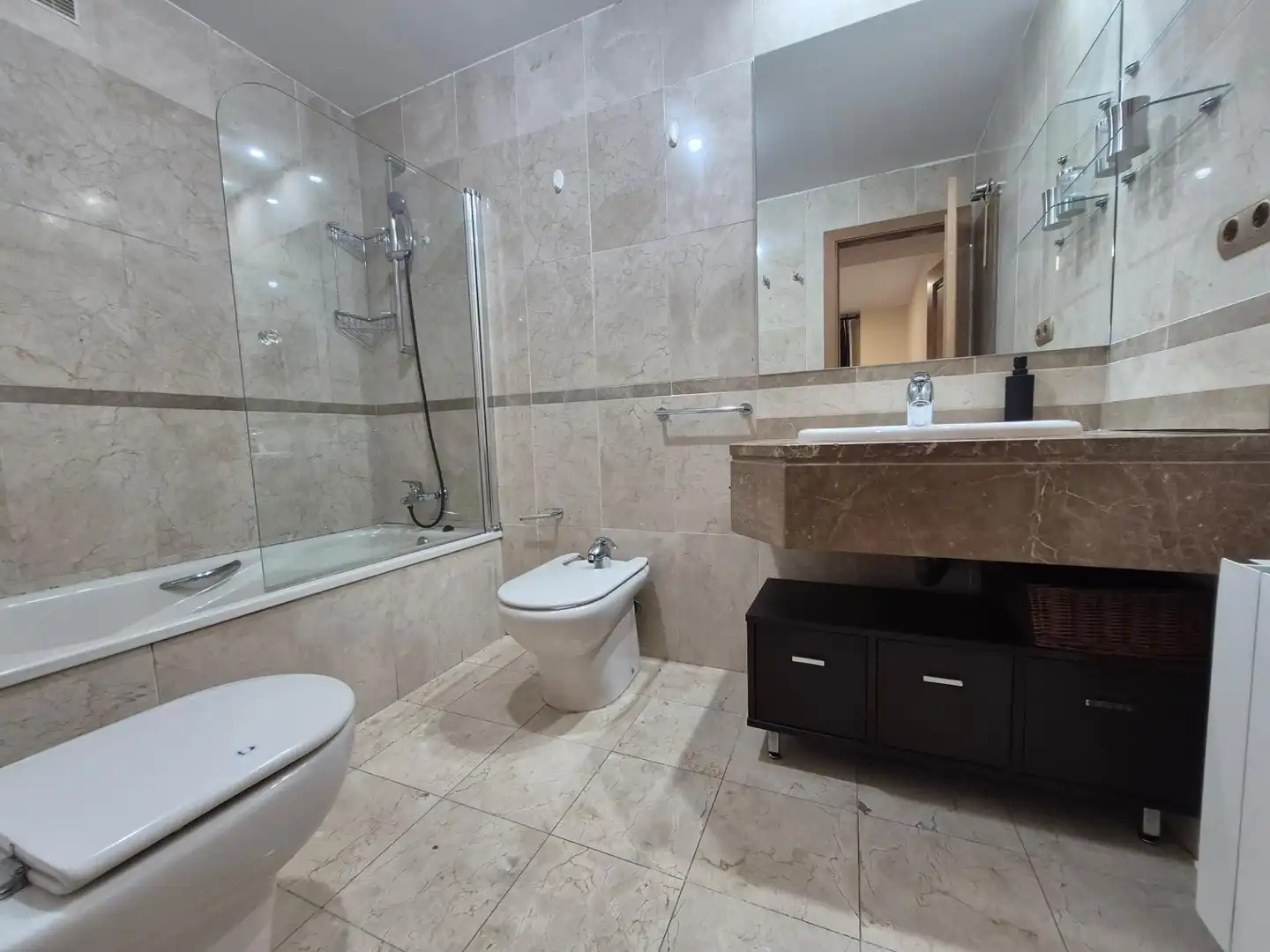 Bathroom of Flat for rent in Granada  with Heating and Furnished