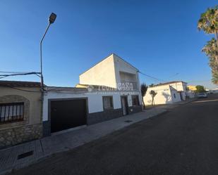 Vista exterior de Casa o xalet en venda en Badajoz Capital amb Aire condicionat, Jardí privat i Balcó