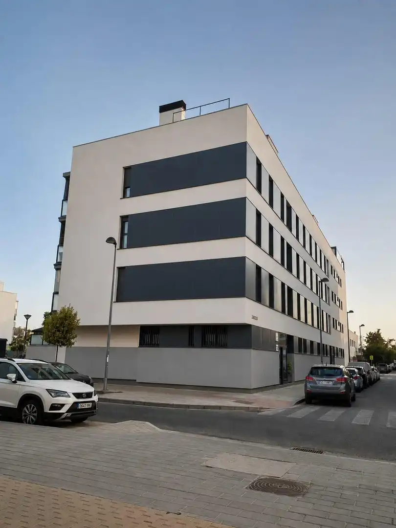 Exterior view of Flat for sale in Sevilla  with Air Conditioner, Terrace and Community pool