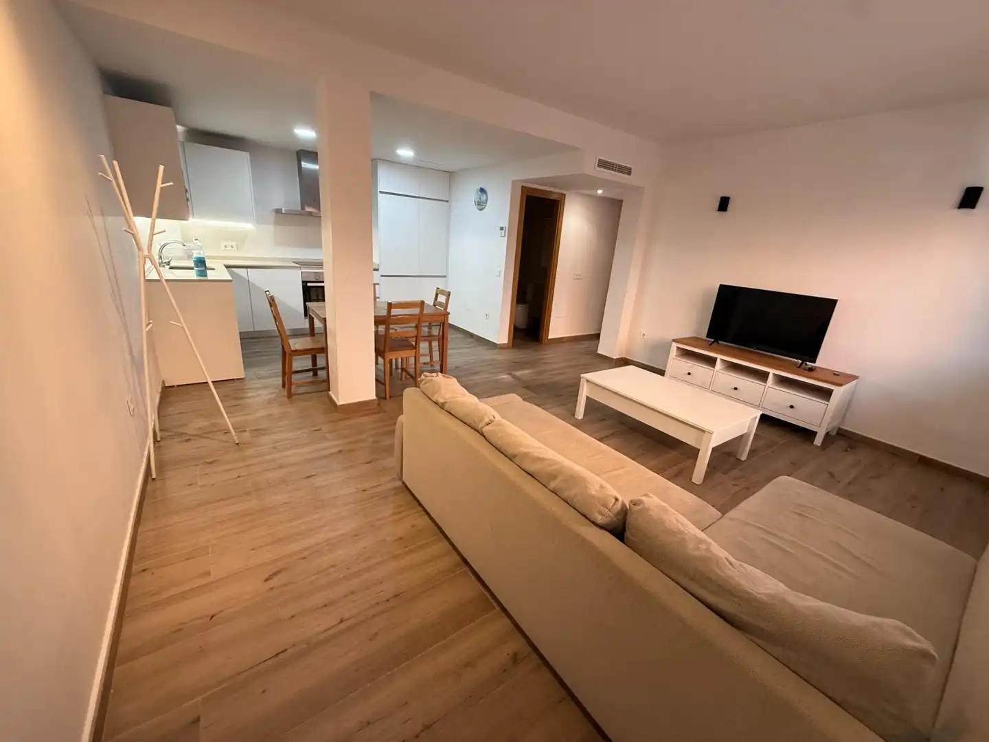 Sala d'estar de Apartament de lloguer en Málaga amb Aire condicionat, Terrassa i Moblat