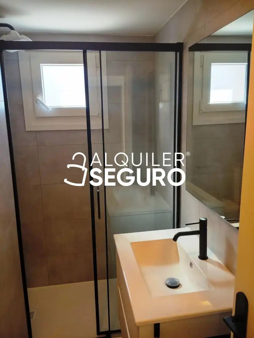 Baño de Piso de alquiler en Valladolid con Calefacción y Trastero