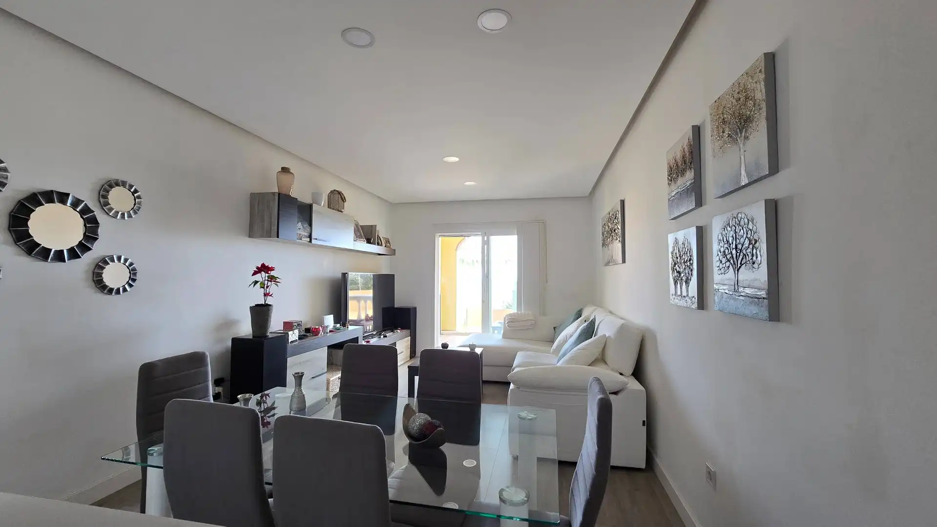 Sala d'estar de Dúplex en venda en Manilva amb Aire condicionat, Jardí privat i Terrassa