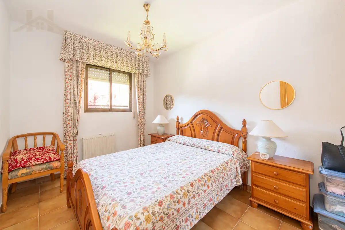 Habitación de Dúplex en venta en Manzanares El Real con Calefacción, Amueblado y Piscina comunitaria
