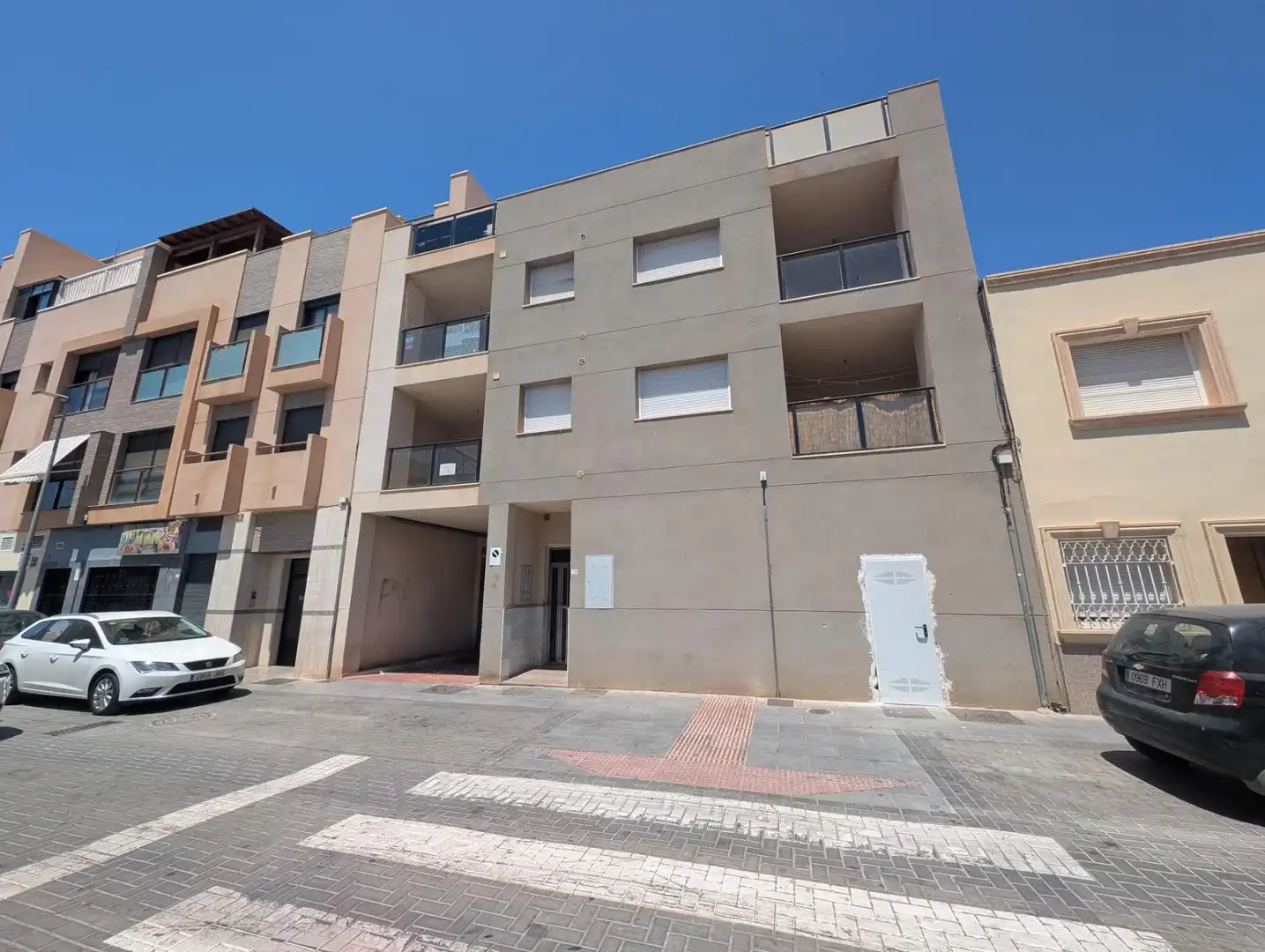 Vista exterior de Pis en venda en Roquetas de Mar