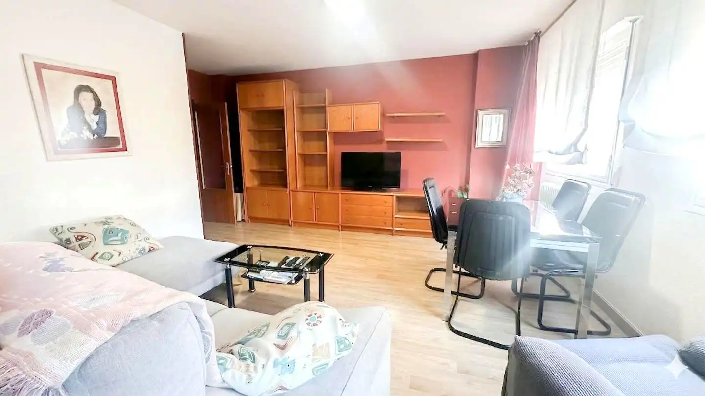 Sala d'estar de Pis en venda en  Logroño amb Calefacció, Traster i Moblat