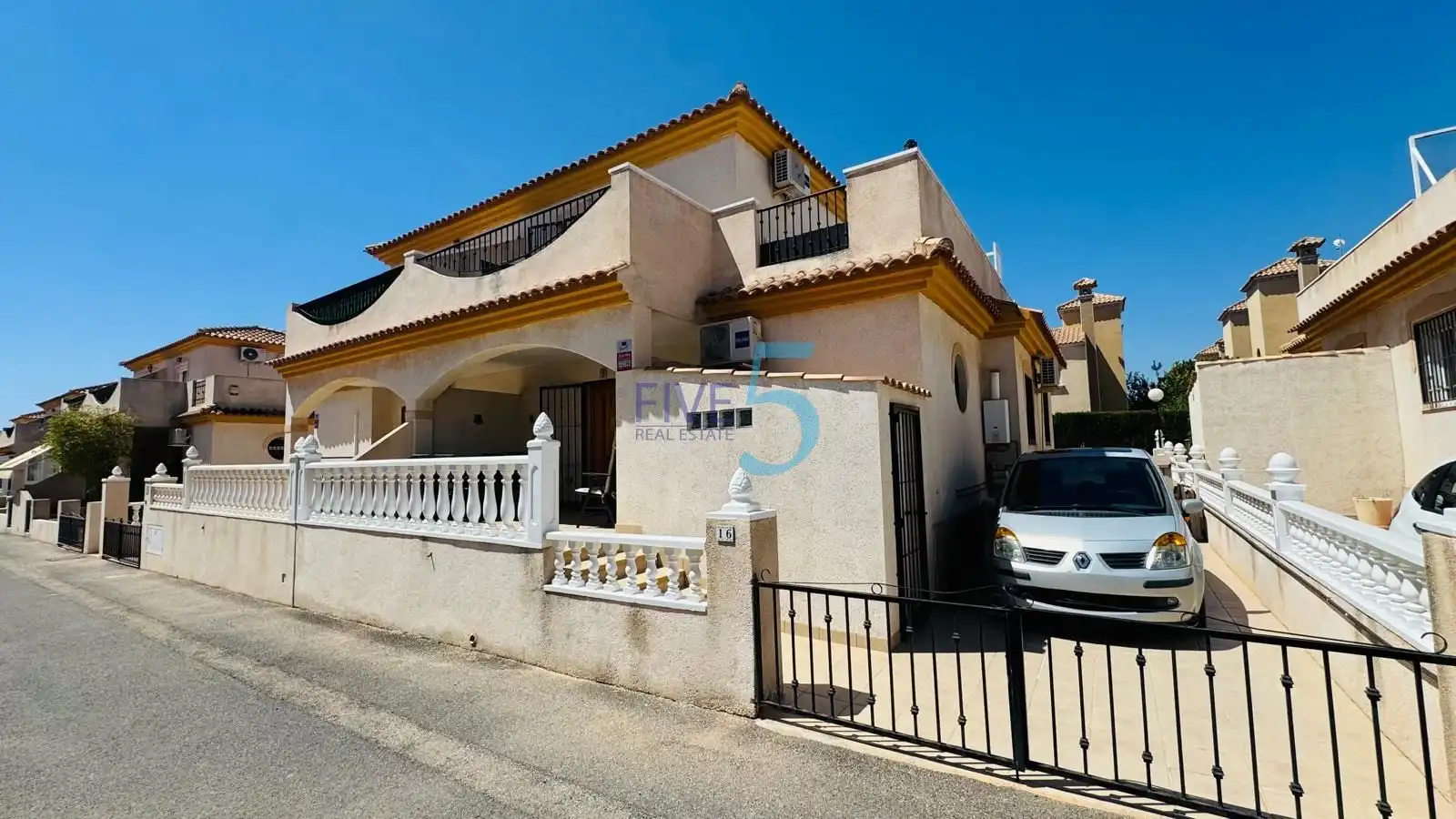 Adossat amb piscina en venda a Orihuela Costa