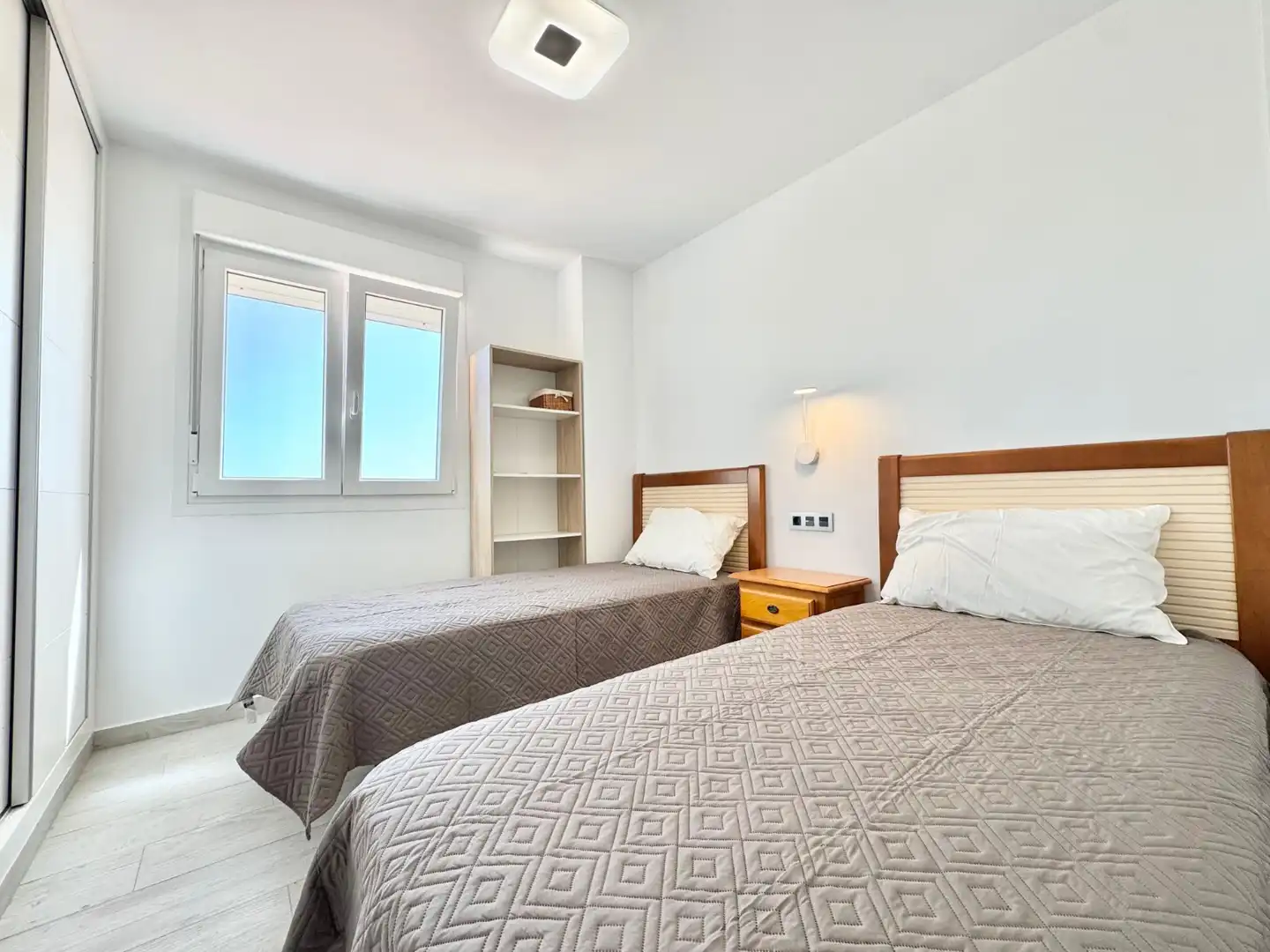 Dormitori de Apartament de lloguer en Torrevieja amb Piscina, Moblat i Rentadora