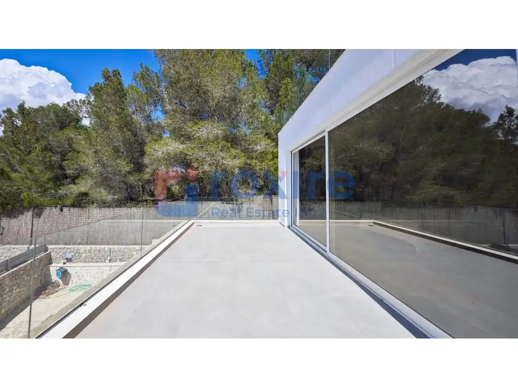 Vista exterior de Casa o xalet en venda en Santa Eulària des Riu amb Aire condicionat, Jardí privat i Terrassa