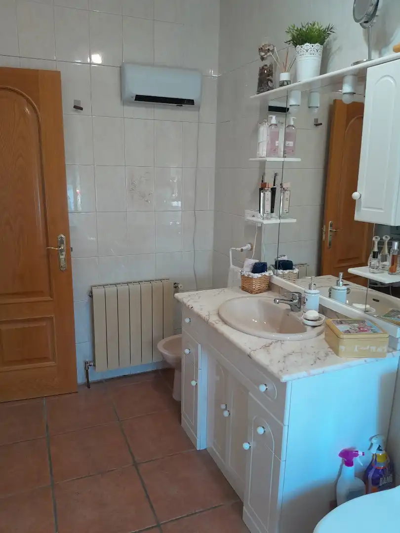 Baño de Casa o chalet en venta en Cobisa con Calefacción, Jardín privado y Amueblado