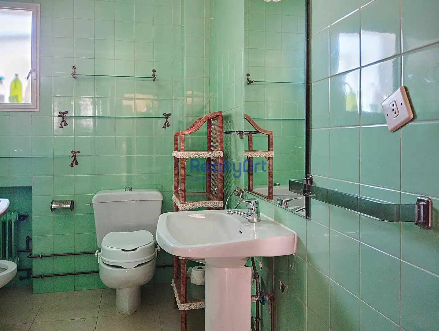Bathroom of Flat for sale in Sevilla  with Air Conditioner