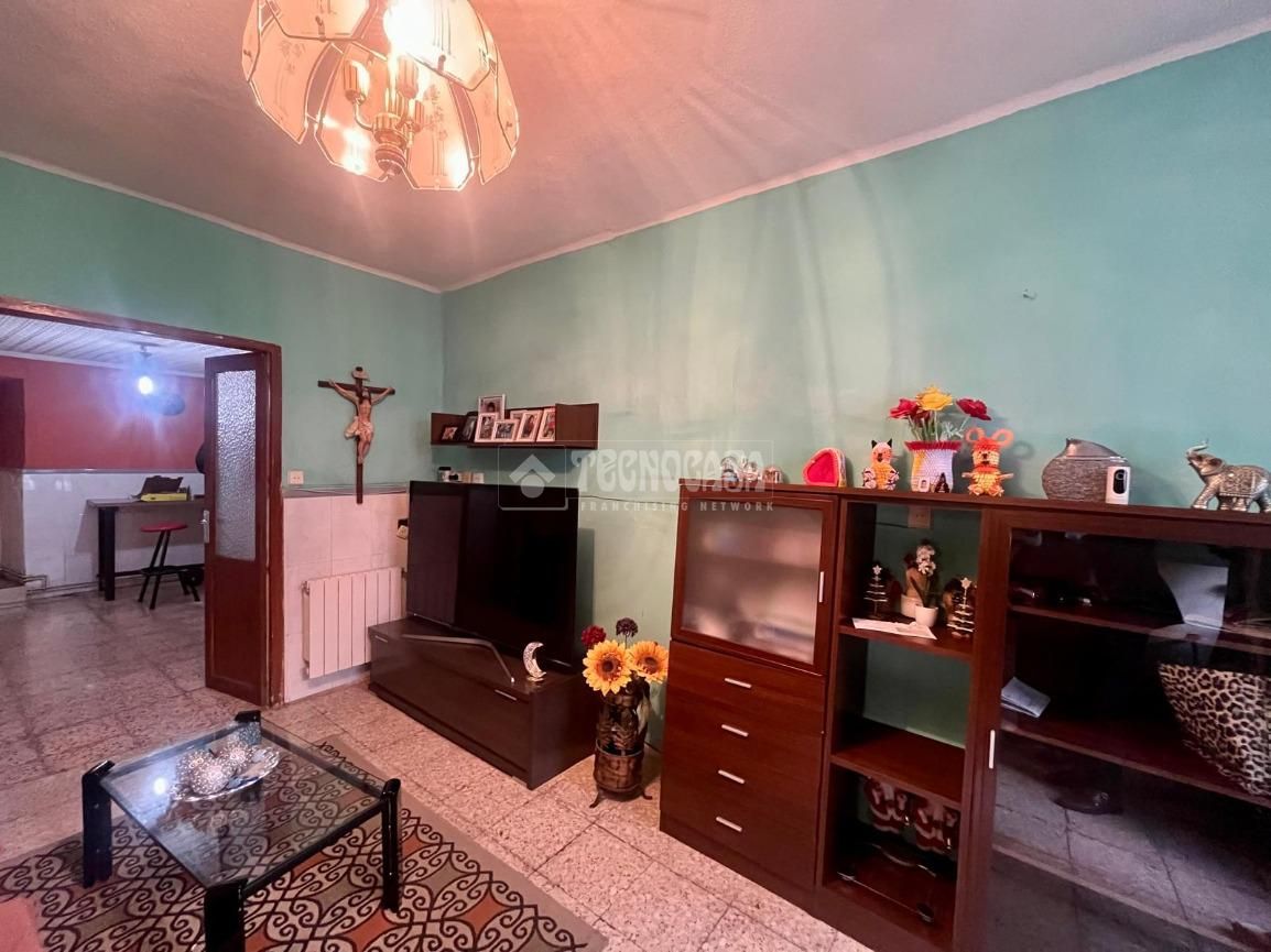 Sala d'estar de Casa adosada en venda en Valdepeñas amb Calefacció, Traster i Balcó